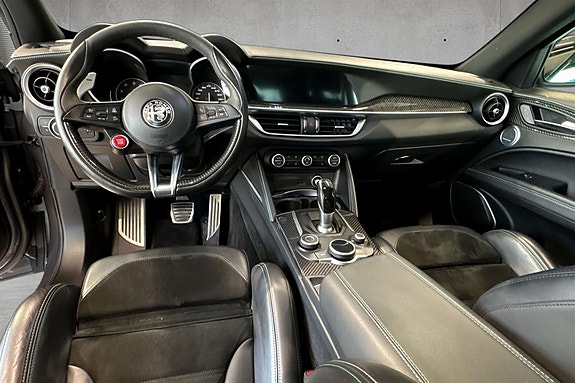 Alfa Romeo Stelvio Quadrifoglio 14 of 28