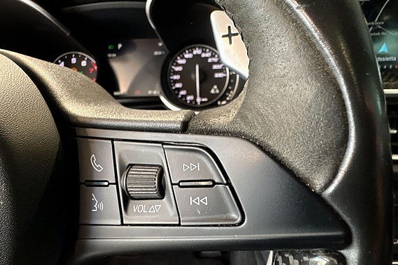 Alfa Romeo Stelvio Quadrifoglio 17 of 28