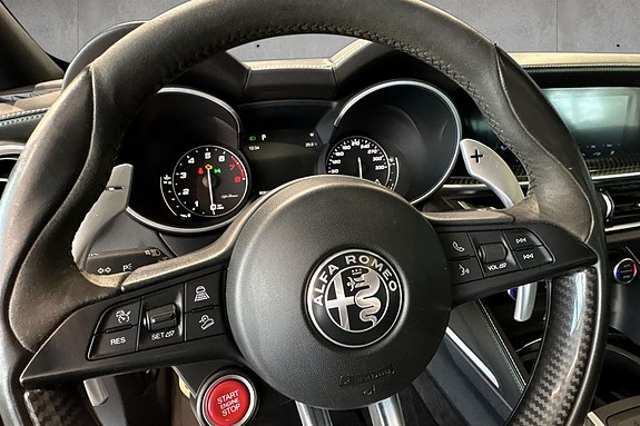 Alfa Romeo Stelvio Quadrifoglio 16 of 28