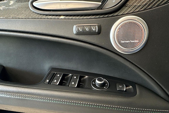Alfa Romeo Stelvio Quadrifoglio 25 of 28