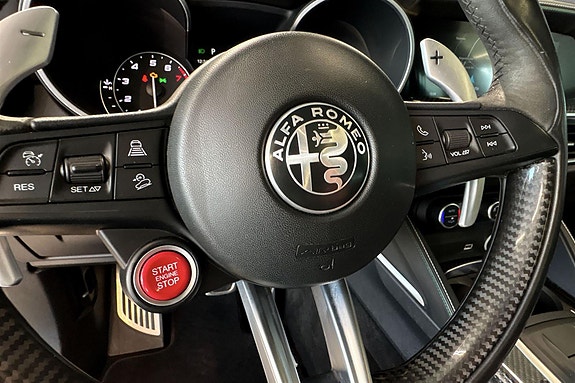 Alfa Romeo Stelvio Quadrifoglio 18 of 28