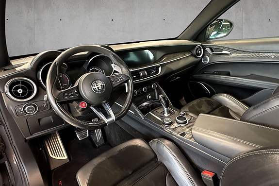 Alfa Romeo Stelvio Quadrifoglio 11 of 28