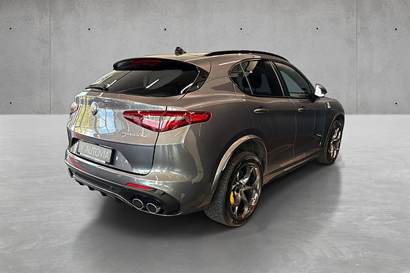 Alfa Romeo Stelvio Quadrifoglio 5 of 5