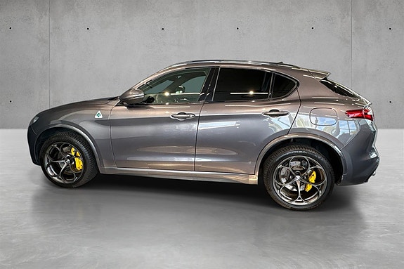 Alfa Romeo Stelvio Quadrifoglio 8 of 28