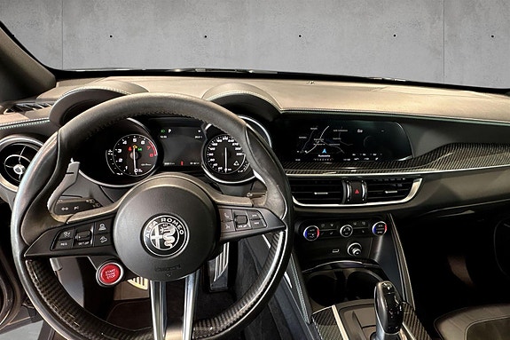 Alfa Romeo Stelvio Quadrifoglio 15 of 28