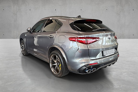 Alfa Romeo Stelvio Quadrifoglio 7 of 28