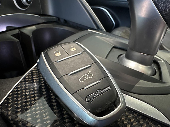 Alfa Romeo Stelvio Quadrifoglio 26 of 28