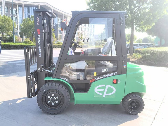 EP EP EFL 253s -  KAMPANJE! Elektrisk truck med 2500 KG kapasitet, lithium batteri, leveres komplett med cabin, sideskift og spreder på gafler. LAGERVARE 5 of 8