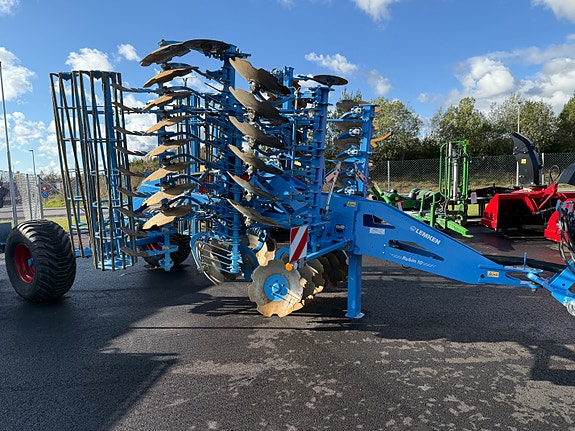 Lemken skålharv med store skåler.