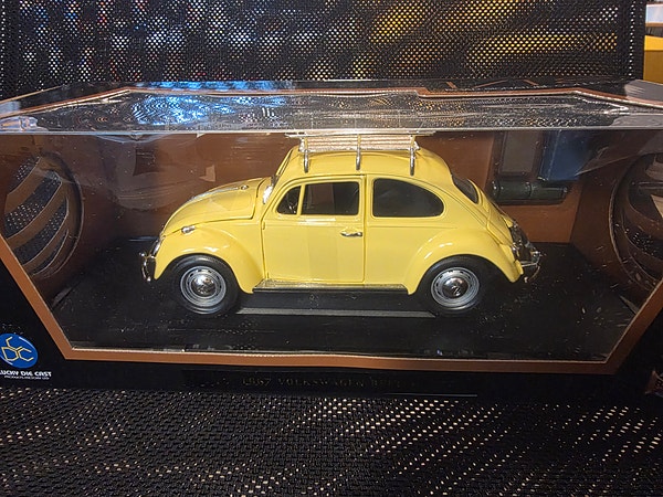 Volkswagen Beetle Modellbil "Camping version" 1:18