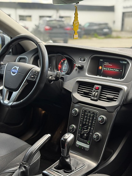 Volvo V40 4 of 5