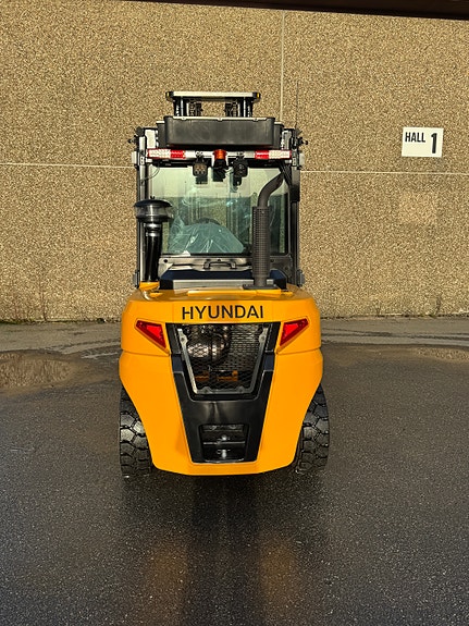 Hyundai 5T Diesel truck 7 of 11