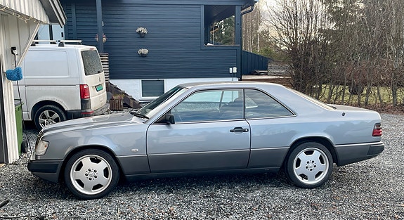 Mercedes-Benz 230 CE 3 of 7