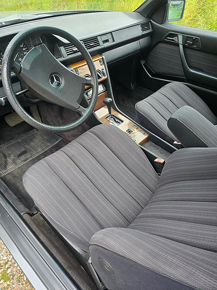 Mercedes-Benz 230 CE 7 of 7