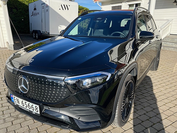 Mercedes-Benz EQB300 4 of 5