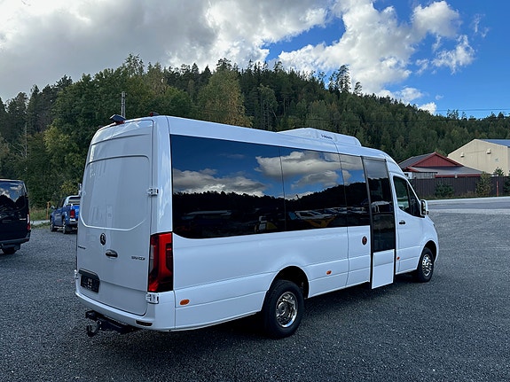 Mercedes-Benz Sprinter 519 Automat, 16+1, PÅ LAGER!! Bussdør bak, Led, 10,25`` skjerm, Tre rullestoler, To dieselvarmere, Stor AC , MYE utstyr! 3 of 5