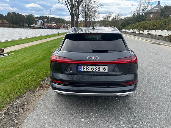 Audi e-tron 3 of 7