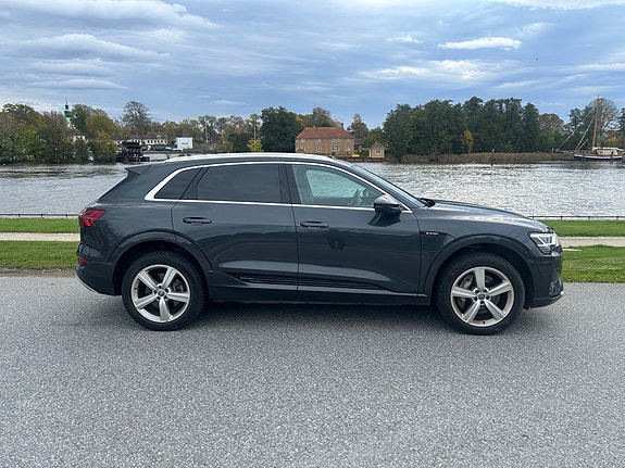 Audi e-tron 5 of 7