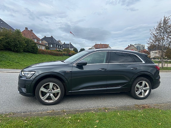 Audi e-tron 4 of 7