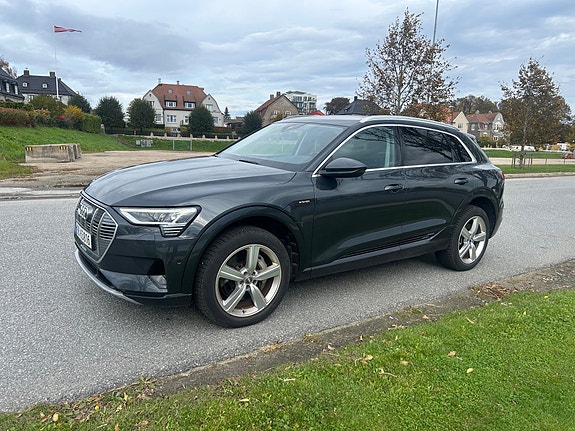 Audi e-tron 2 of 7