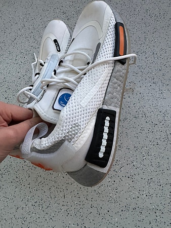 Adidas NMD_R1 Artemis Edition – stilrene sneakers i hvitt 🤍