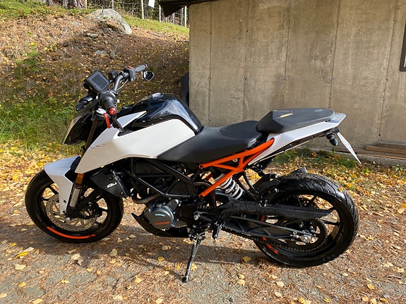 KTM 125 Duke 3 of 10