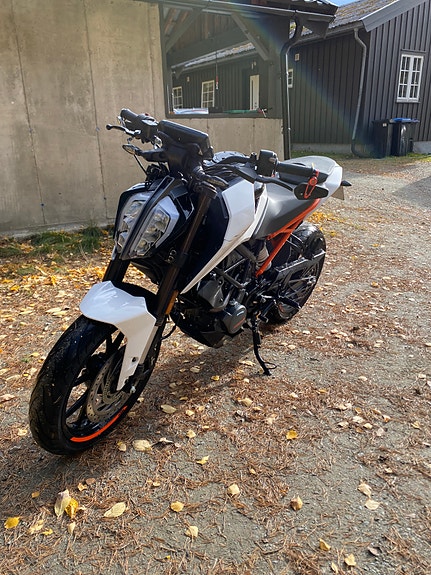 KTM 125 Duke 2 of 10