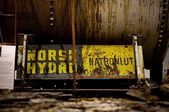 Fundamentet for historiene er etableringen av Norsk Hydro