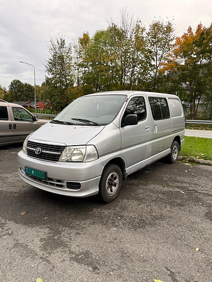 Toyota HiAce 2 of 9