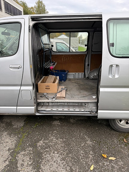 Toyota HiAce 7 of 9