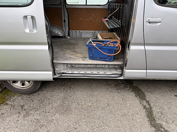 Toyota HiAce 6 of 9
