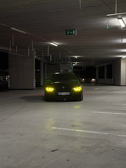 BMW 335i 3 of 27