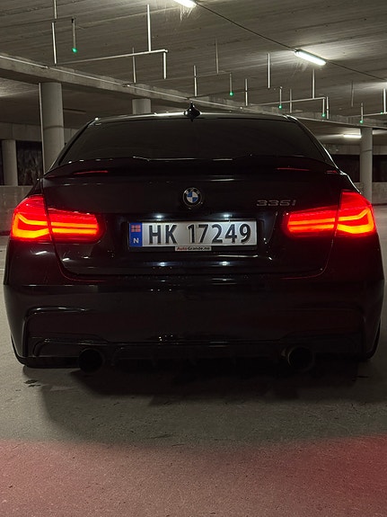 BMW 335i 9 of 27