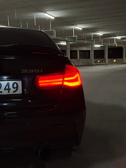 BMW 335i 11 of 27