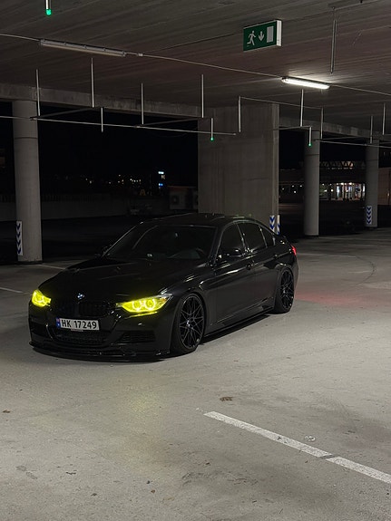 BMW 335i 2 of 27