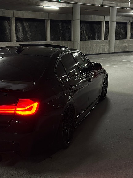 BMW 335i 13 of 27