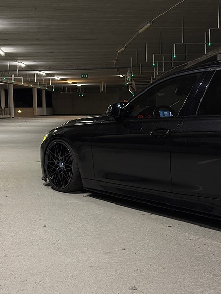 BMW 335i 16 of 27