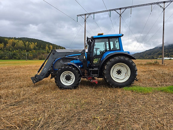 Valtra T190 med underliggende skjær 2007, kr 530 000,-
