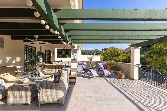 Renovert leilighet nær Puerto Banús | 3 soverom og hele 80 m² terrasse