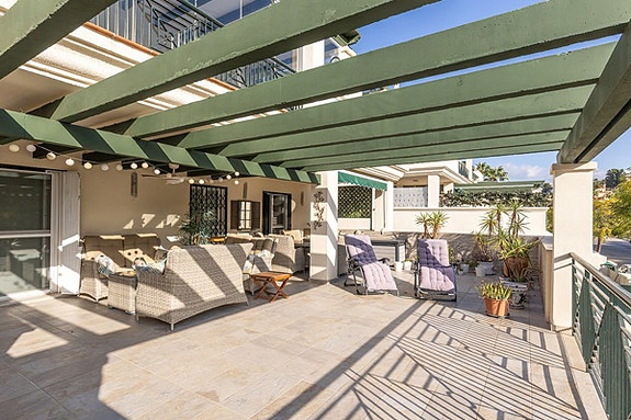 Renovert leilighet nær Puerto Banús | 3 soverom og hele 80 m² terrasse