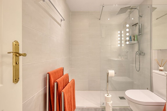 Renovert leilighet nær Puerto Banús | 3 soverom og hele 80 m² terrasse