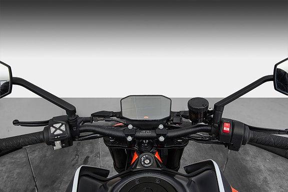KTM 890 Duke R 14 of 14