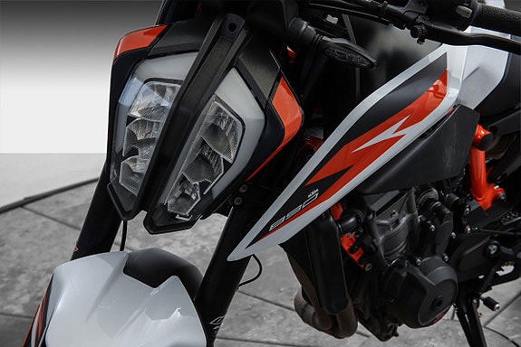KTM 890 Duke R 11 of 14