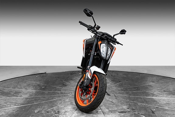 KTM 890 Duke R 8 of 14