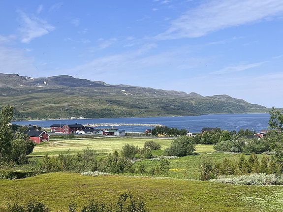 Omgitt av fjord og fjell