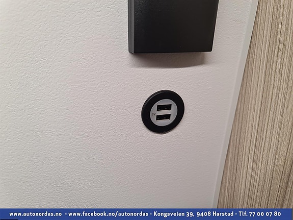  230v og usb uttak over kjøkkenbenk