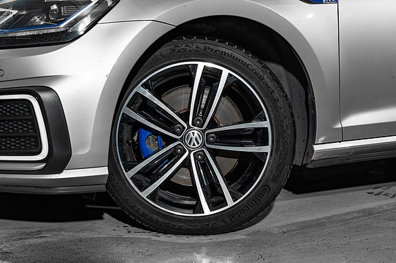 Volkswagen Golf VII 9 of 26