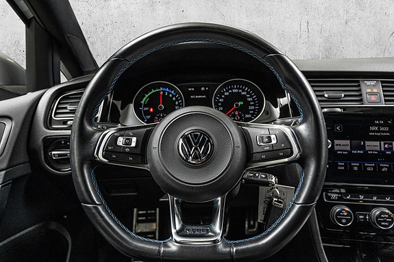 Volkswagen Golf VII 18 of 26
