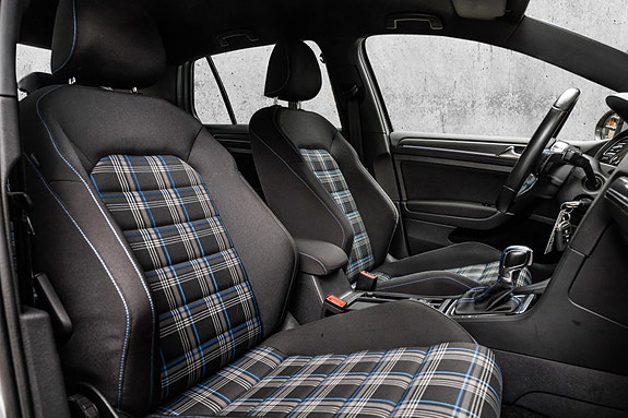 Volkswagen Golf VII 16 of 26