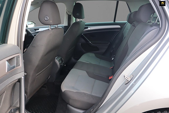 Volkswagen e-Golf VII 16 of 19